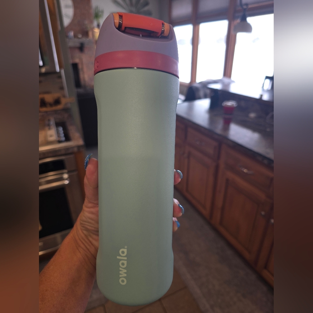 Owala Mint and Pink Water Bottle 24 0z New